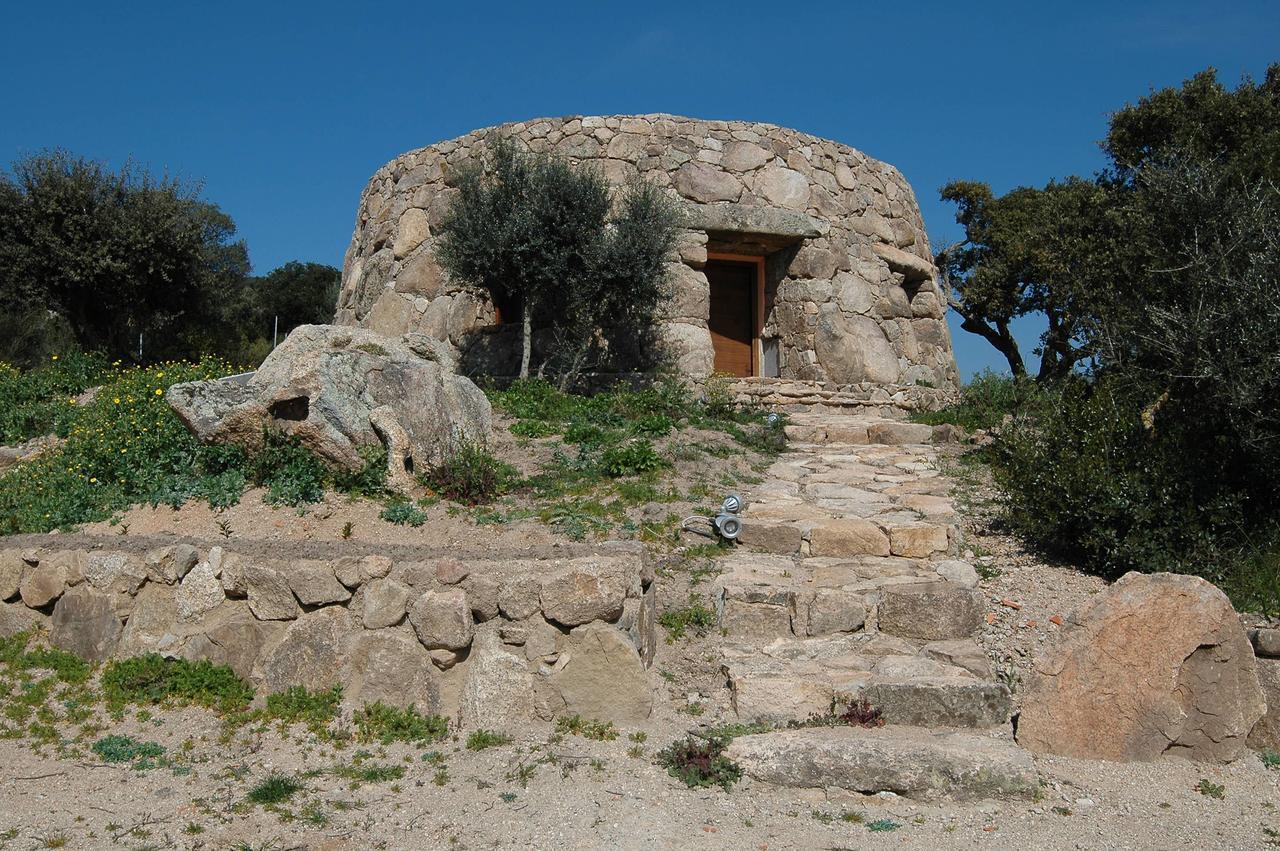 Il Nuraghe Del Lago Coghinas Oschiri Bagian luar foto