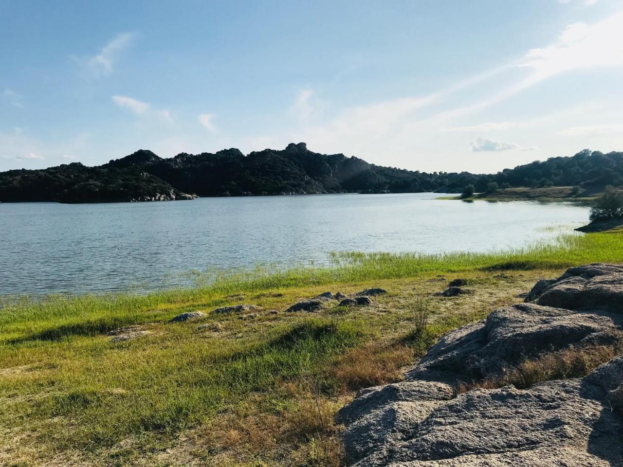 Il Nuraghe Del Lago Coghinas Oschiri Bagian luar foto